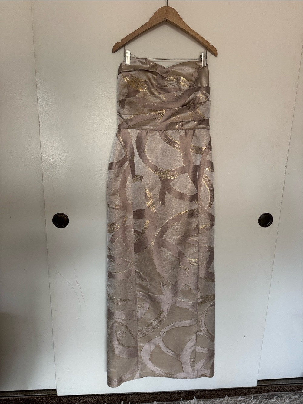 Donna Karan New York Sweetheart Jaquard Gown
